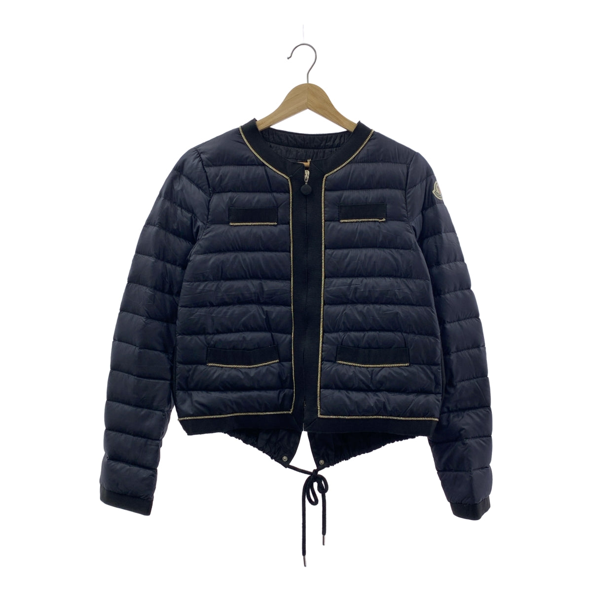 MONCLER / モンクレール | YAEKO / チェーン装飾 ロゴジップ ノーカラー ダウンジャケット ブルゾン | 0 | レディース