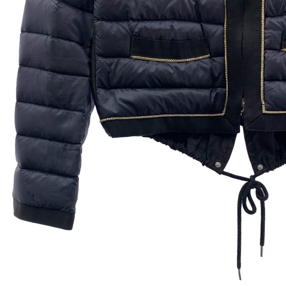 MONCLER / モンクレール | YAEKO / チェーン装飾 ロゴジップ ノーカラー ダウンジャケット ブルゾン | 0 | レディース
