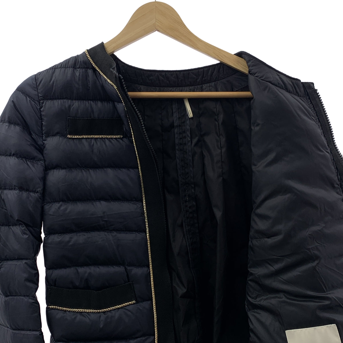 MONCLER / モンクレール | YAEKO / チェーン装飾 ロゴジップ ノーカラー ダウンジャケット ブルゾン | 0 | レディース