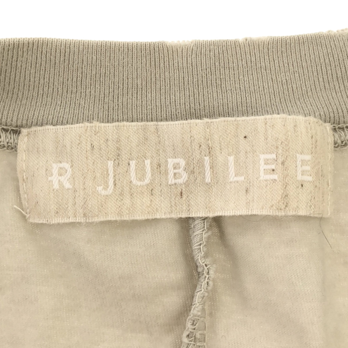 R JUBILEE / アールジュビリー | バックスリット カレッジ ロゴ Tシャツ | M | レディース