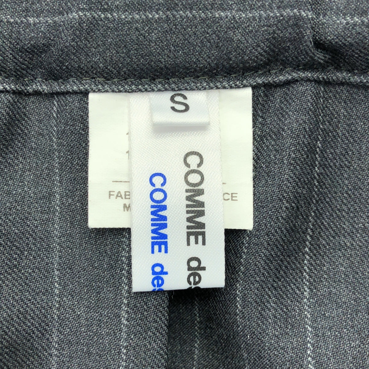 COMME des GARCONS COMME des GARCONS / 콤콤 |