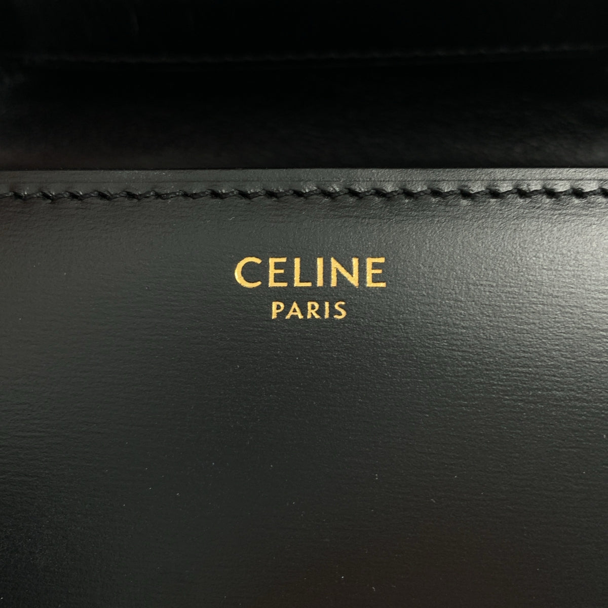CELINE | 皮革大水桶包，搭配長肩帶 |