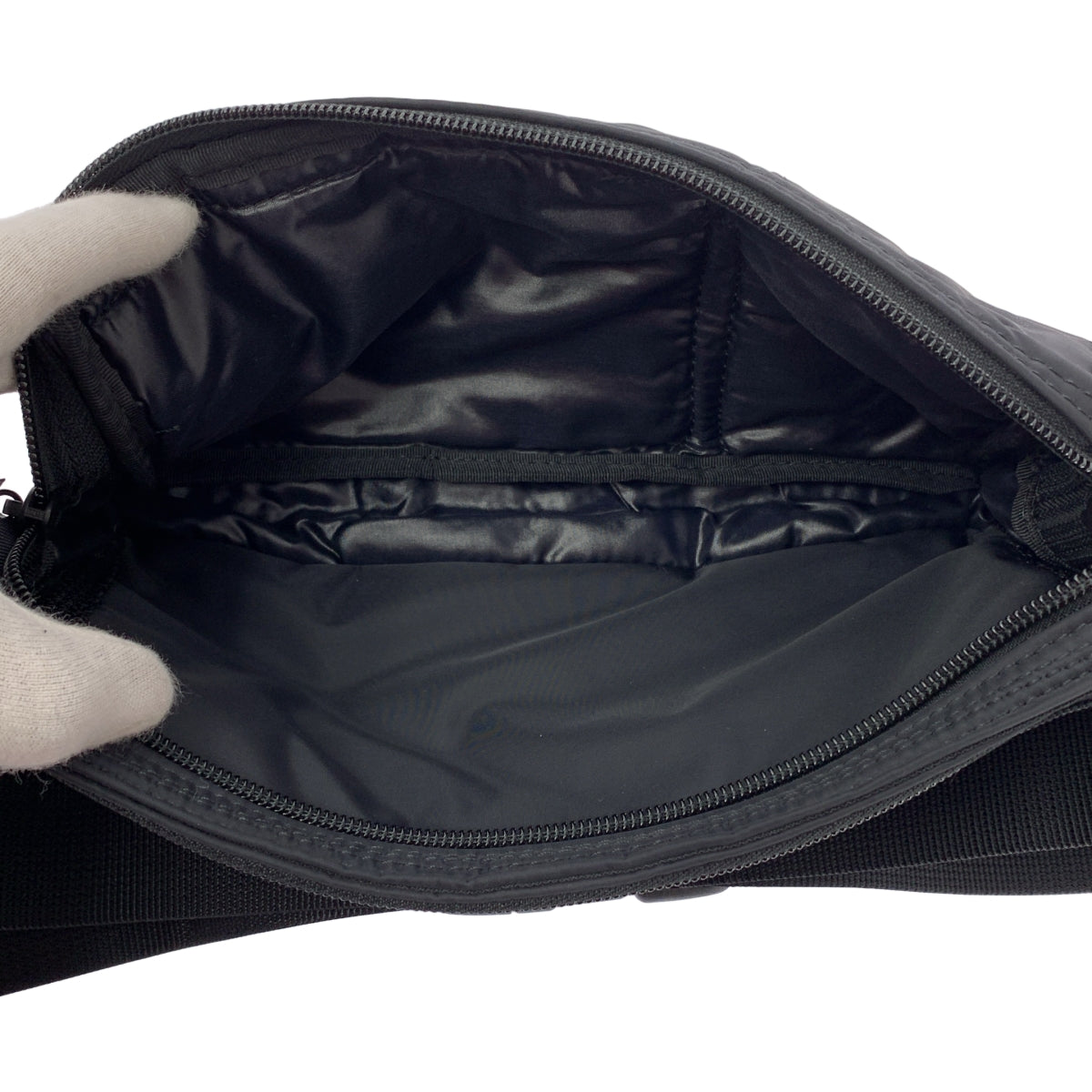 行李員主管 / 行李員主管 | 黑色美人 / 腰包 |