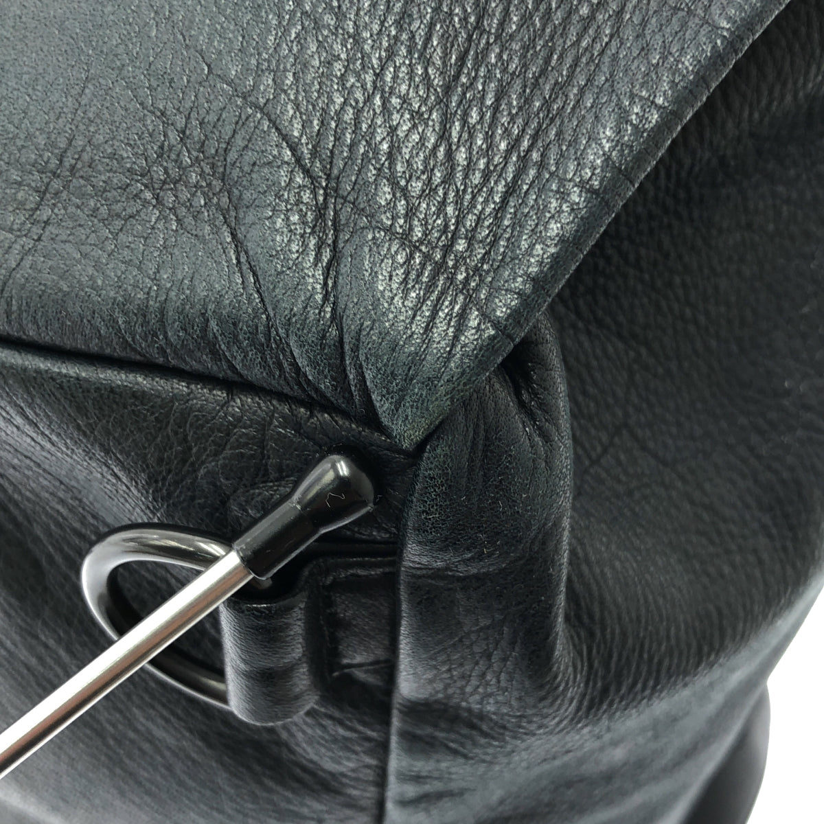 YOHJI YAMAMOTO POUR HOMME / 요우지야마모토 풀 옴므 | LEATHER TRIANGLE BAG 가죽 삼각형 원 숄더백 |