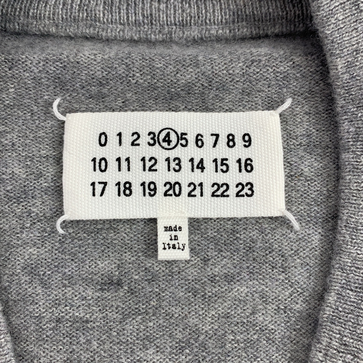 Maison Margiela | 羊毛羊絨不對稱 V 領針織衫 | XS | 女款