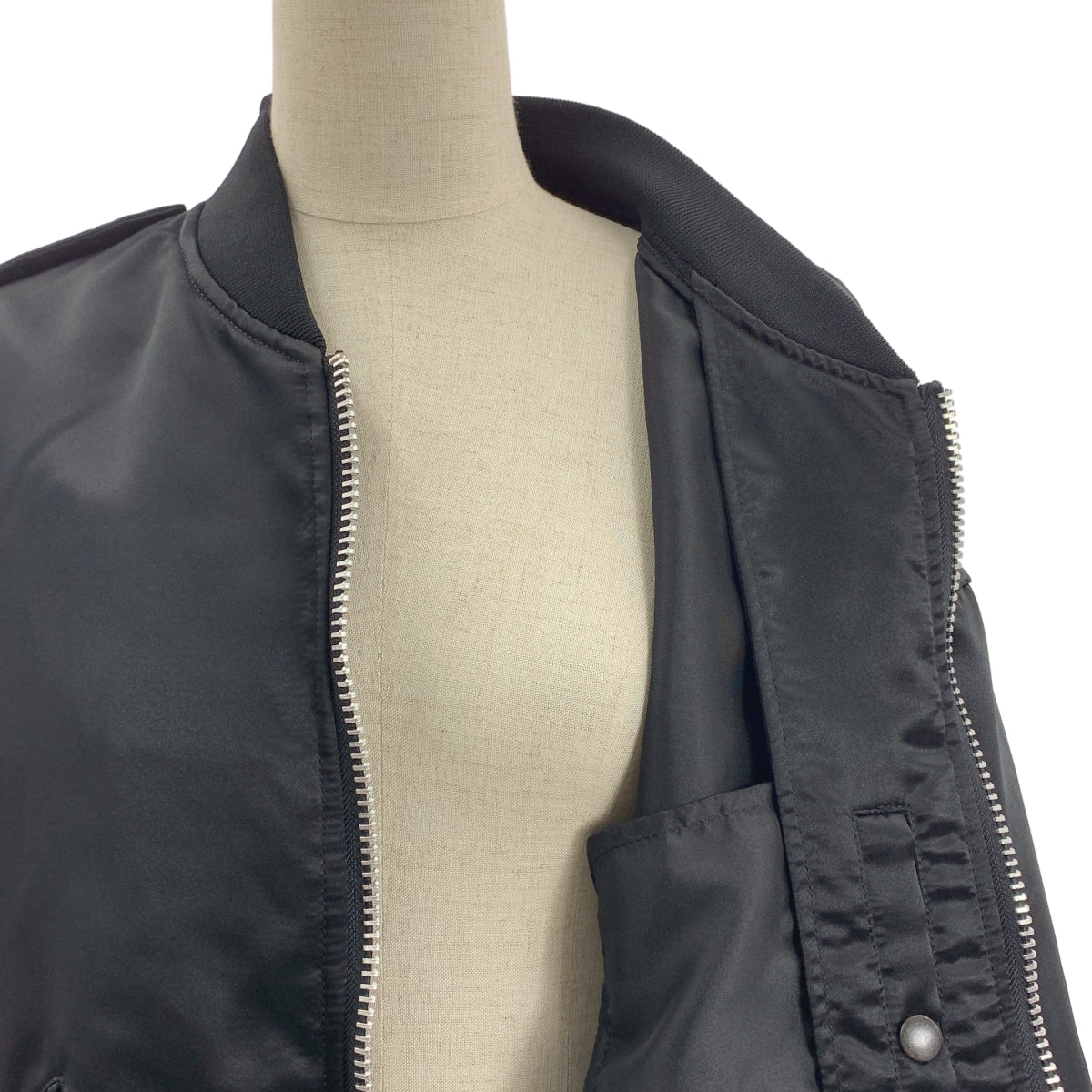 [狀況極佳] JUNYA WATANABE COMME des GARÇONS / Junya Watanabe | 2024 春夏系列 | MA-1 / 聚酯超大飛行員外套 | M 碼 | 黑色 | 女款