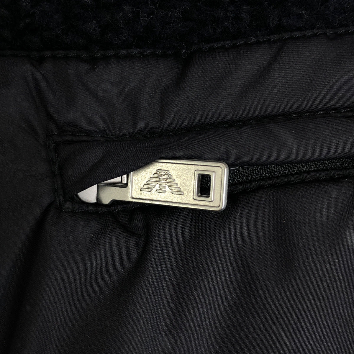 EMPORIO ARMANI / エンポリオアルマーニ | リバーシブル 異素材 切替 ボア ロゴジップ ベスト | 48 | メンズ