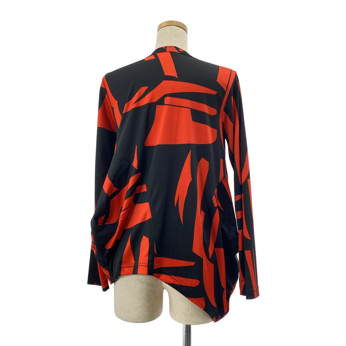 [近全新] COMME des GARÇONS | 2022 秋冬 | 聚酯全印花不對稱上衣 | S尺寸 | 紅色/黑色 | 女款