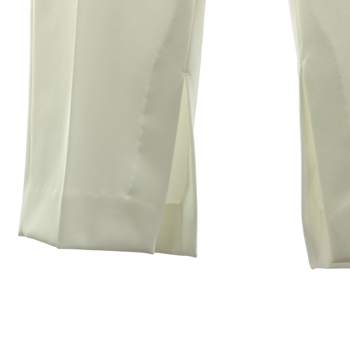 ＜conte＞スリット テーパードパンツ　White 新品コンテconteスリット テーパードパンツ36ホワイト 先週の
