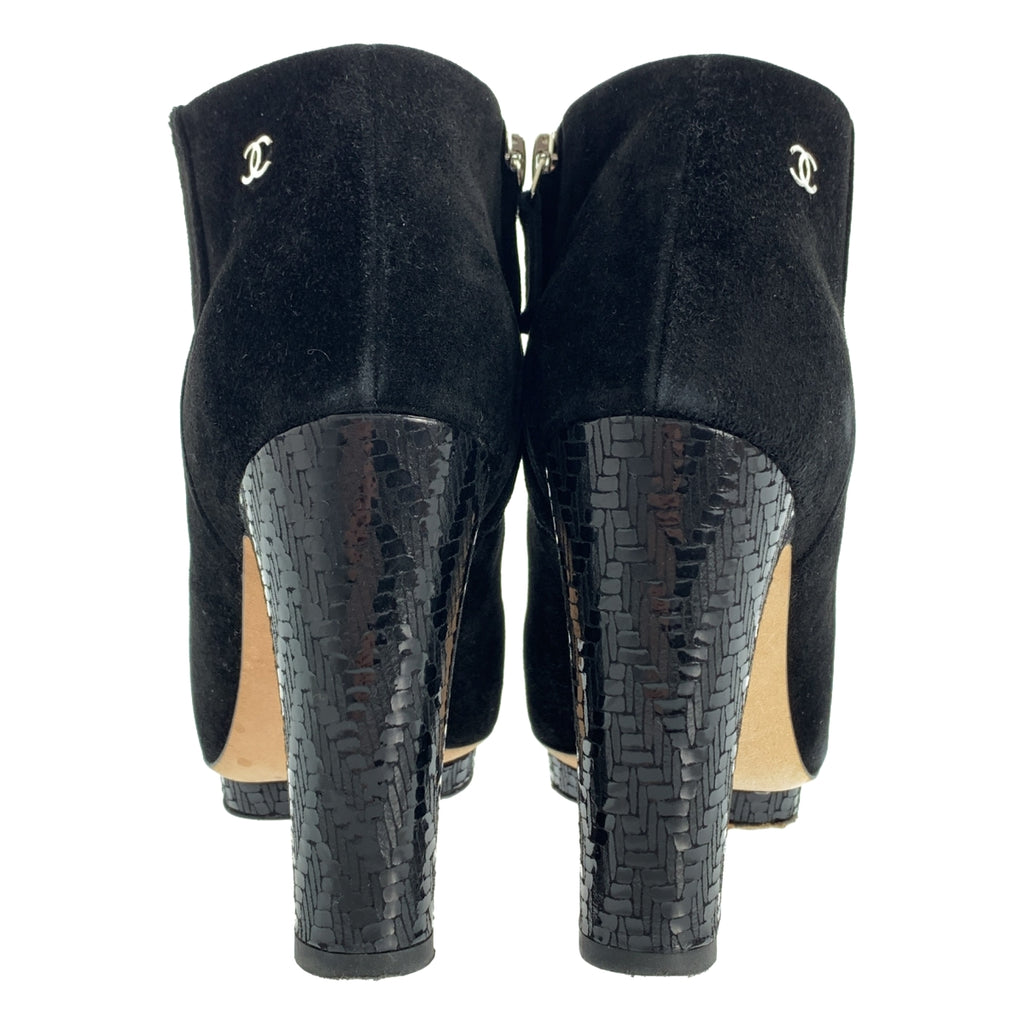 香奈兒 | 麂皮 Coco 標誌側拉鍊高跟短靴 | 尺寸 35C |