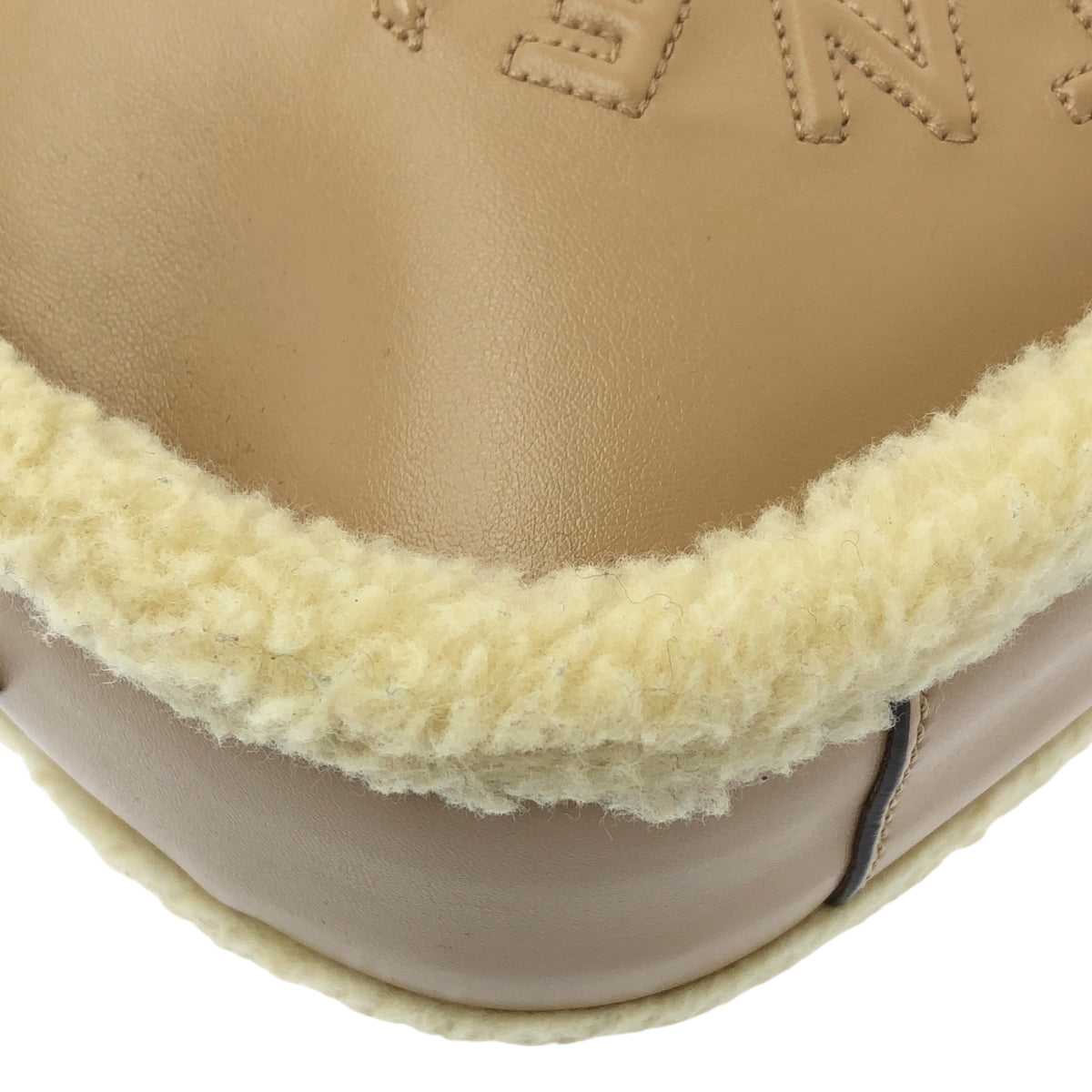 【미품】 STELLA McCARTNEY / 스텔라 매카트니 | Small Camera Bag Fff &amp; Alter Mat / 가죽 보아 로고 숄더백 | 베이지 | 여성