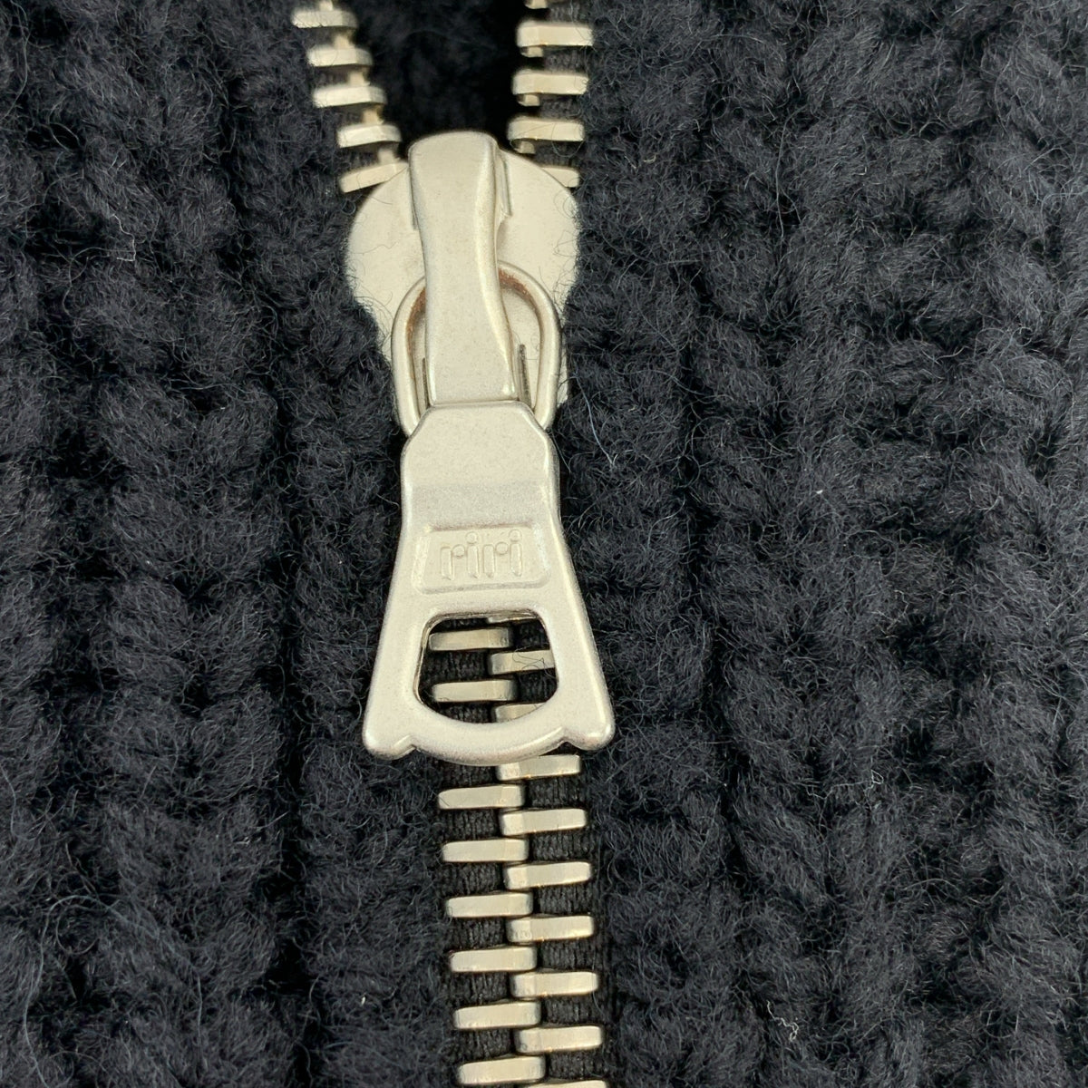 DRIES VAN NOTEN / 드리스 반 노텐 | 2024AW | SIDE ZIP MONTY MKSWEATER / 울 오버 실루엣 사이드 지퍼 하이넥 니트 스웨터 | L | 남성