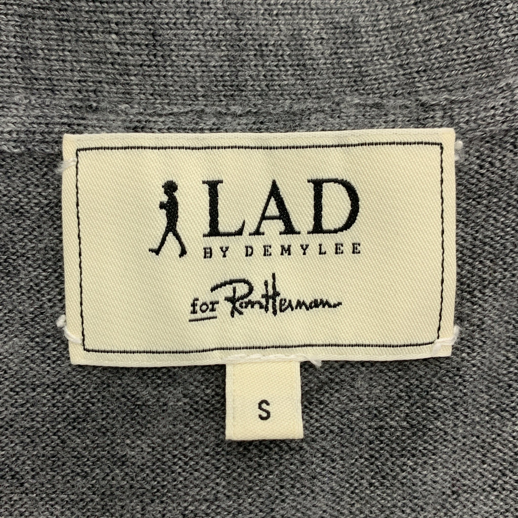 LAD BY DEMYLEE / 래드 바이 데밀리 | × Rohn Herman / 론 허먼 별주 울 엘보 패치 하이 게이지 V 넥 니트 카디건 | 그레이 | 남성