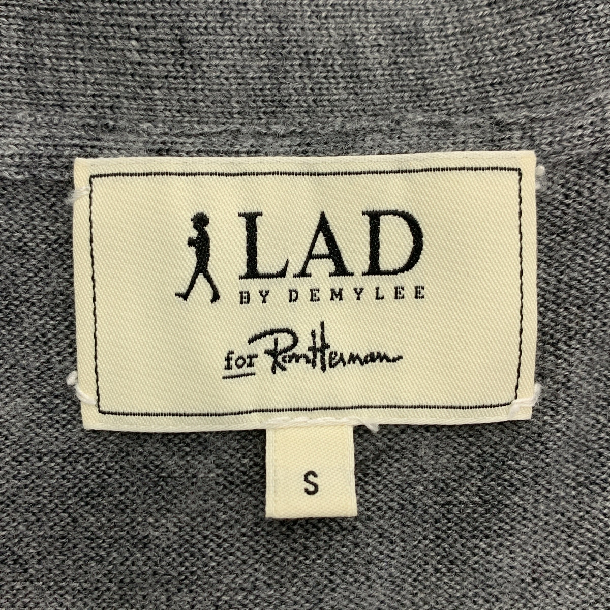 LAD BY DEMYLEE / 래드 바이 데밀리 | × Rohn Herman / 론 허먼 별주 울 엘보 패치 하이 게이지 V 넥 니트 카디건 | 그레이 | 남성