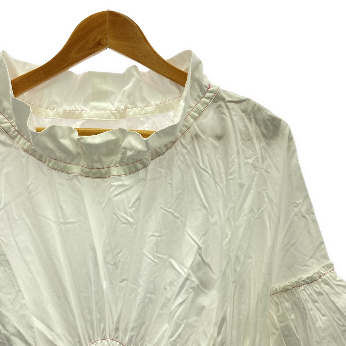 HOUGA / Houga | 想要軀幹攝影。 | loket lelsure 洋裝褶皺洋裝 | F | 白色 | 女款