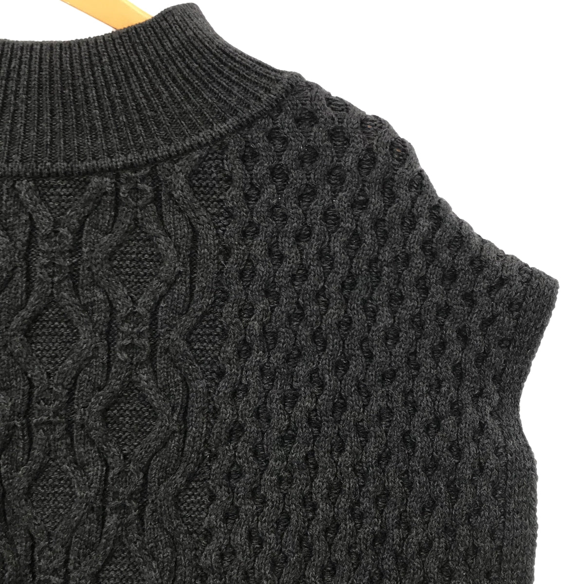 WRAPINKNOT | Bulky wool cable knit vest | 0 | Dark gray | Women's