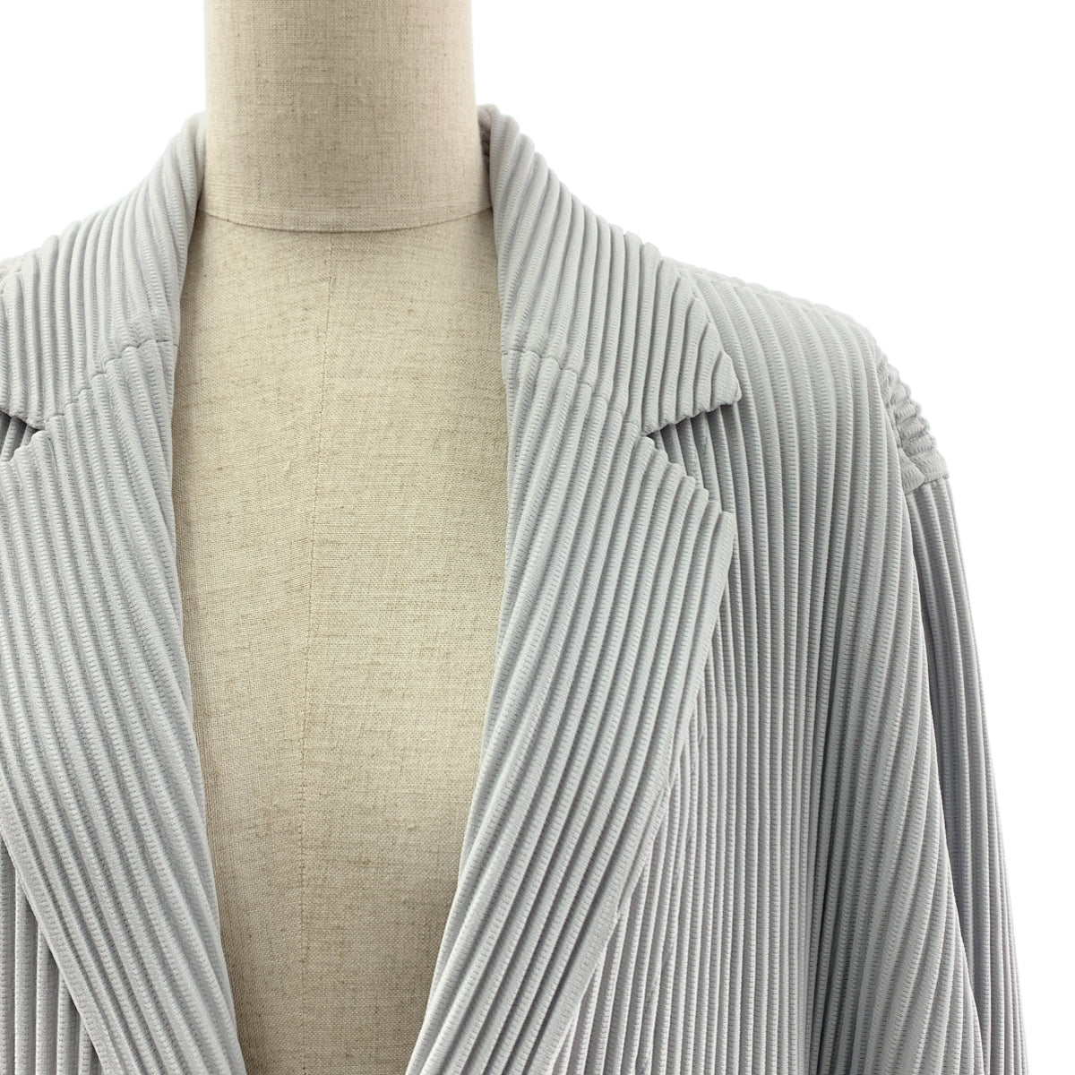 [狀況極佳] HOMME PLISSE ISSEY MIYAKE | BASICS | 褶飾單排扣大衣 | 3碼 | 淺灰色 | 男款