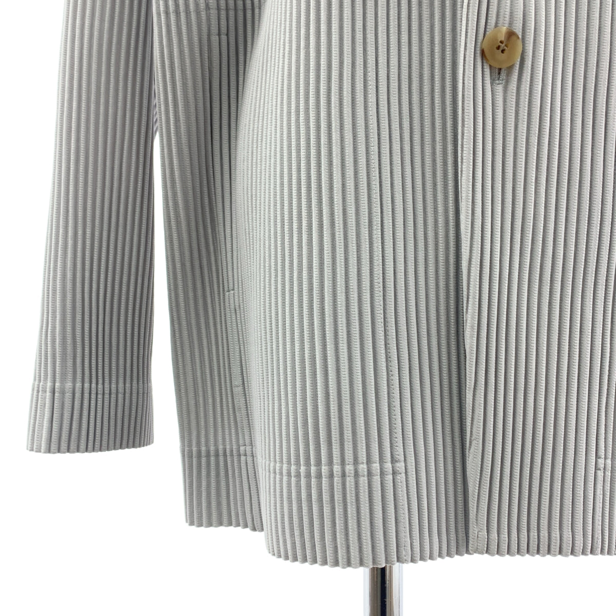 [狀況極佳] HOMME PLISSE ISSEY MIYAKE | BASICS | 褶飾單排扣大衣 | 3碼 | 淺灰色 | 男款