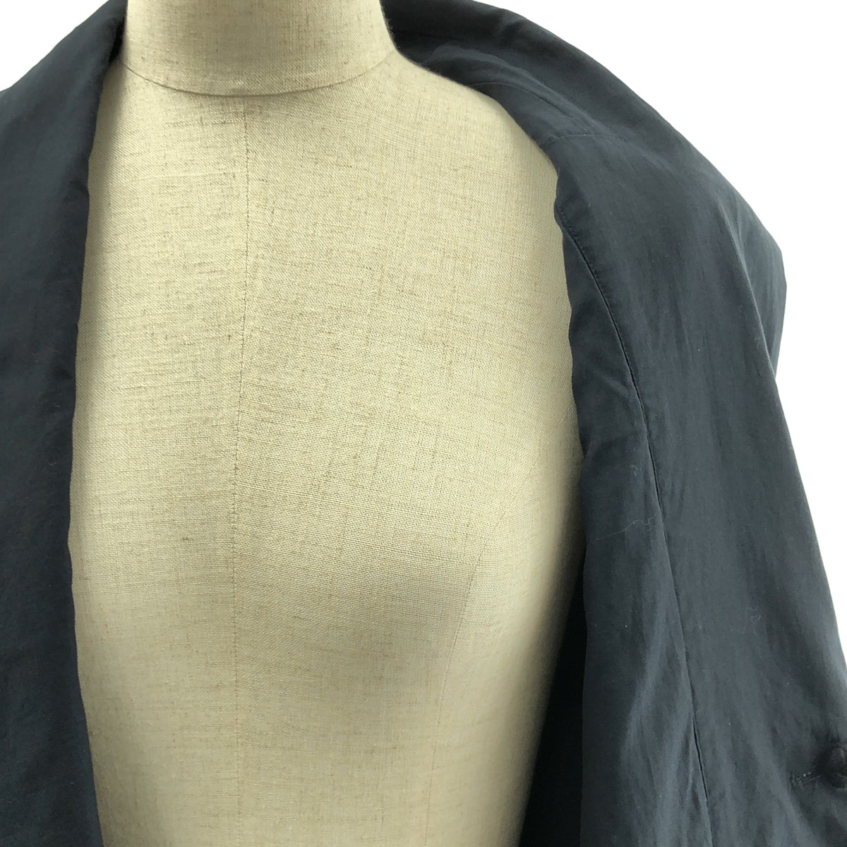 HaaT ISSEY MIYAKE | 2018秋冬系列 | 人造絲與羊毛混紡染色披肩領單排扣大衣 | 3碼 | 女款