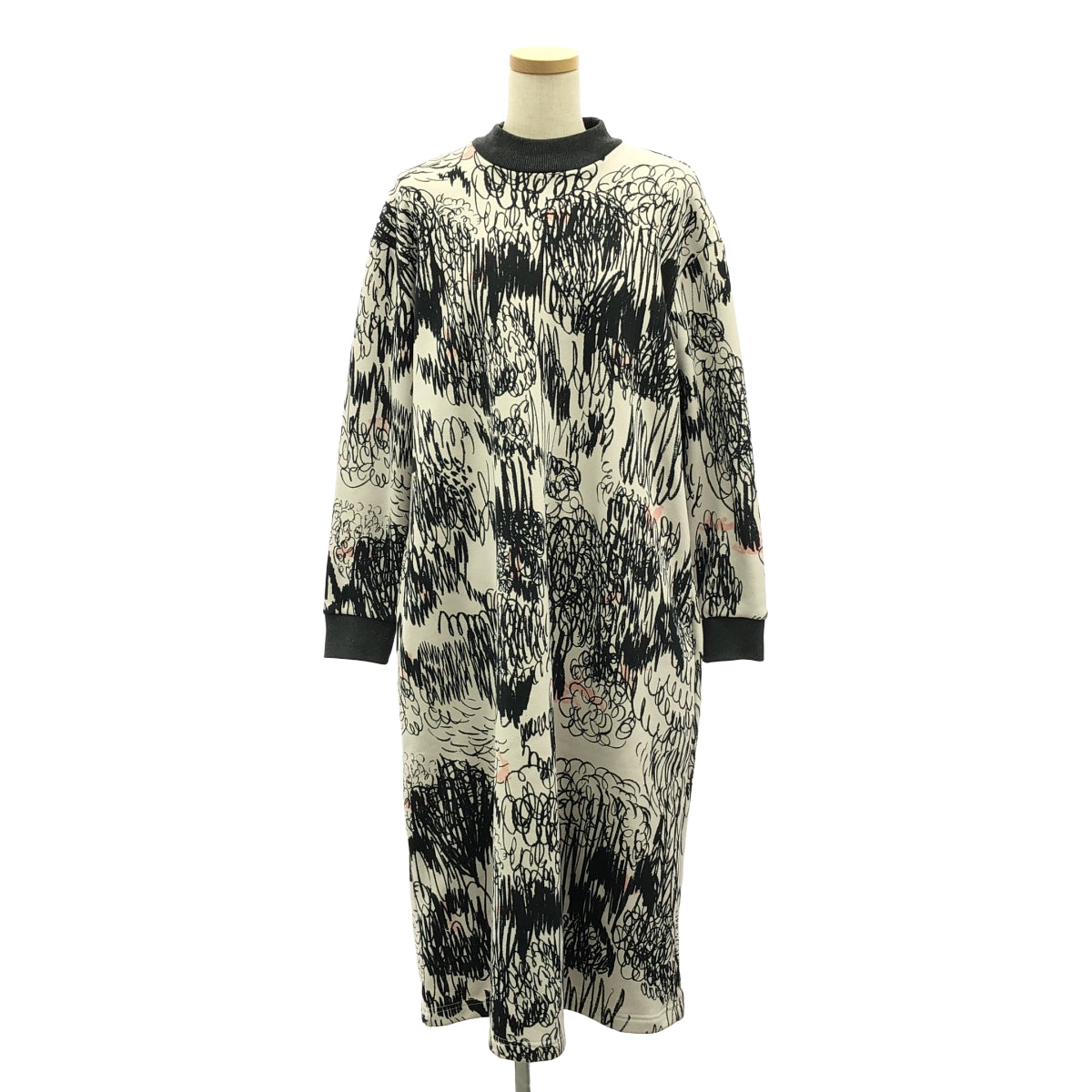 mina perhonen / ミナペルホネン | 2024-25 a/w | cache-cache プリント プルオーバーワンピース | 38 | グレー/ブラック/ピンク | レディース