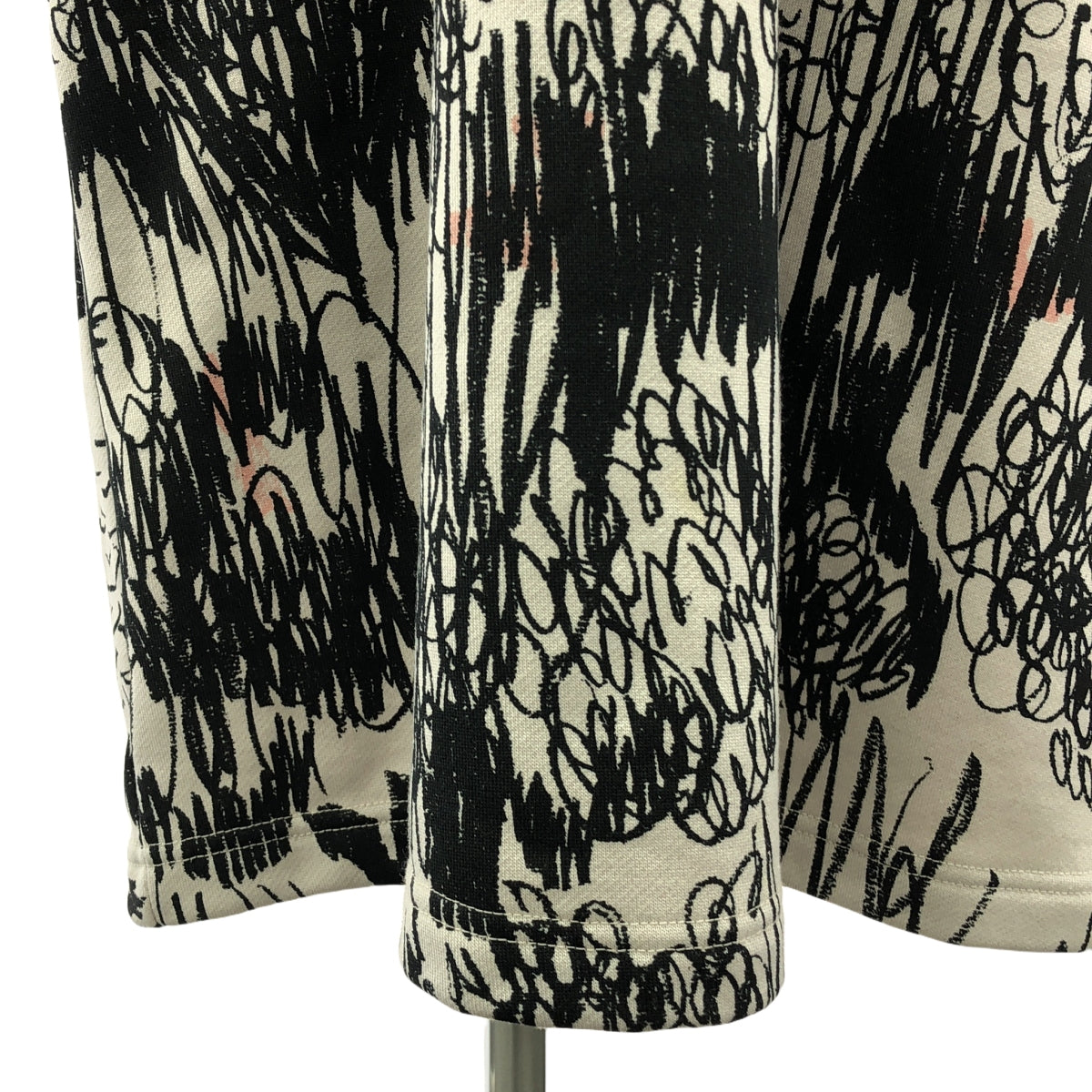 mina perhonen / ミナペルホネン | 2024-25 a/w | cache-cache プリント プルオーバーワンピース | 38 | グレー/ブラック/ピンク | レディース