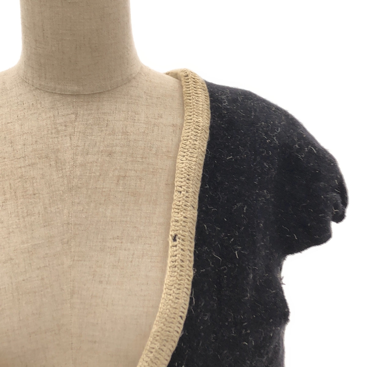 mina perhonen / mina perhonen | 2005-06 a/w | ring flower wool V-neck dress |