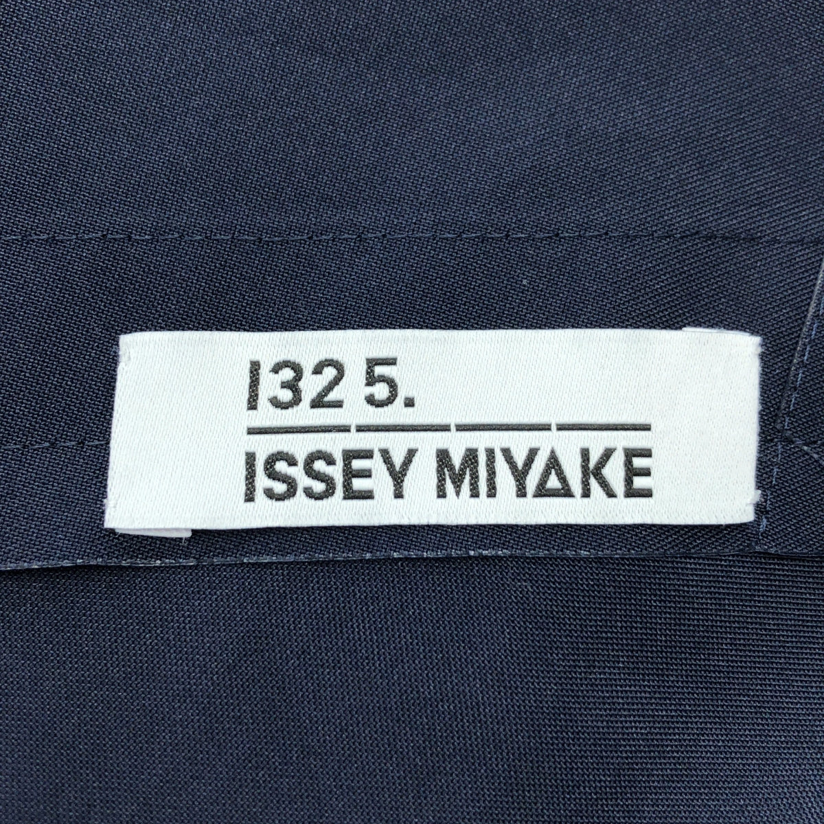 [狀況極佳] 132 5. ISSEY MIYAKE / 1325. Issey Miyake | 2023SS | 不對稱剪裁與縫製襯衫 | 尺寸 3 | 海軍藍 | 女款