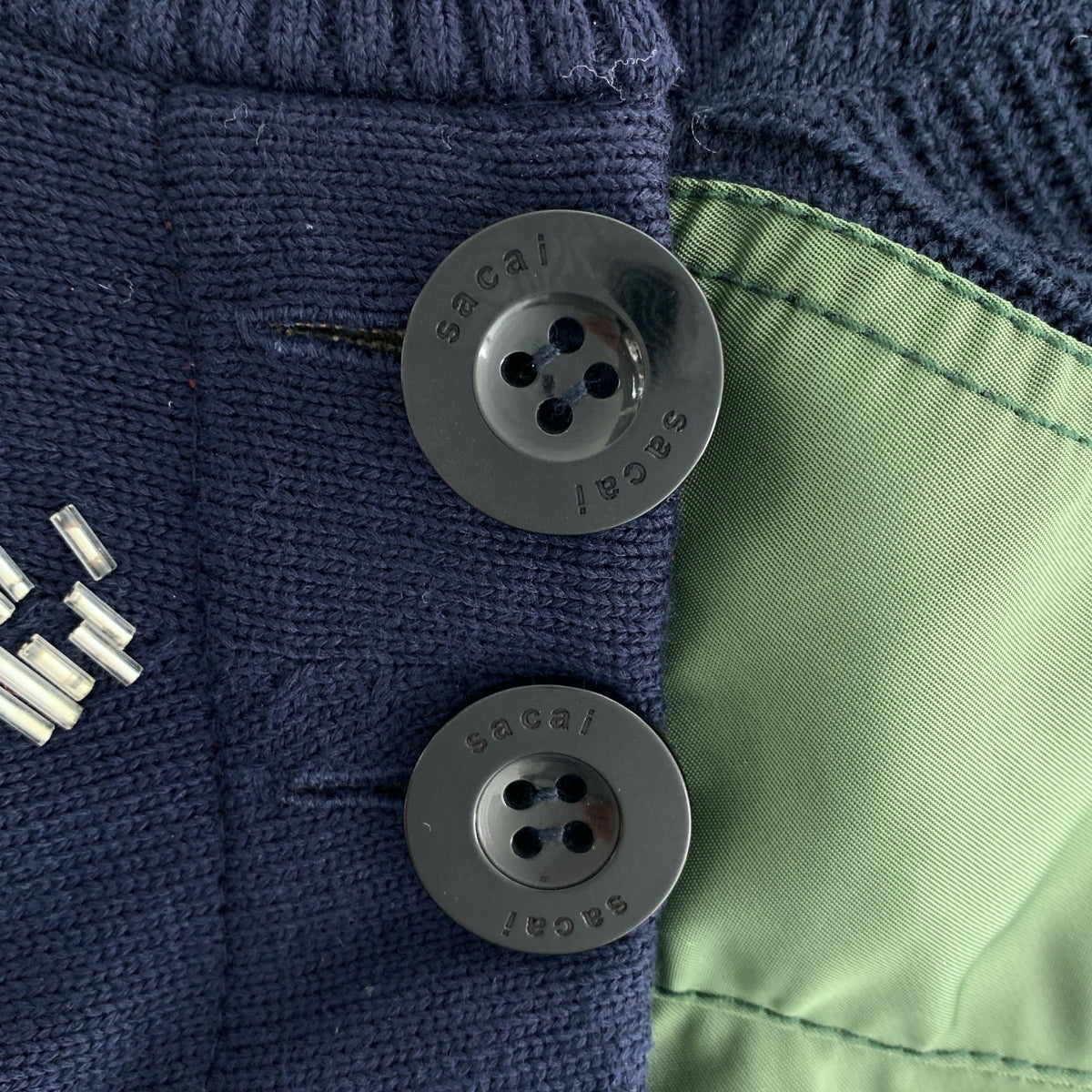 sacai | 混紡針織毛衣，飾有珠寶點綴、側開衩和 MA-1 對接圖案