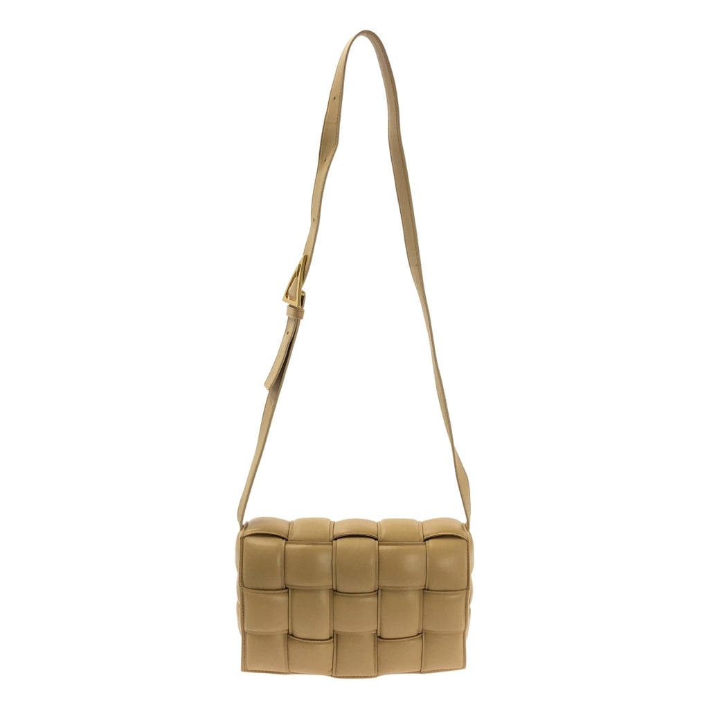 BOTTEGA VENETA / ボッテガヴェネタ | マキシイントレチャート パデットカセット レザー ショルダーバッグ | ベージュ | レディース