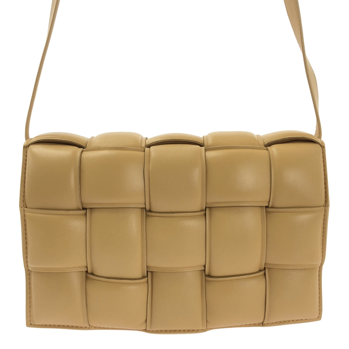 BOTTEGA VENETA / ボッテガヴェネタ | マキシイントレチャート パデットカセット レザー ショルダーバッグ | ベージュ | レディース