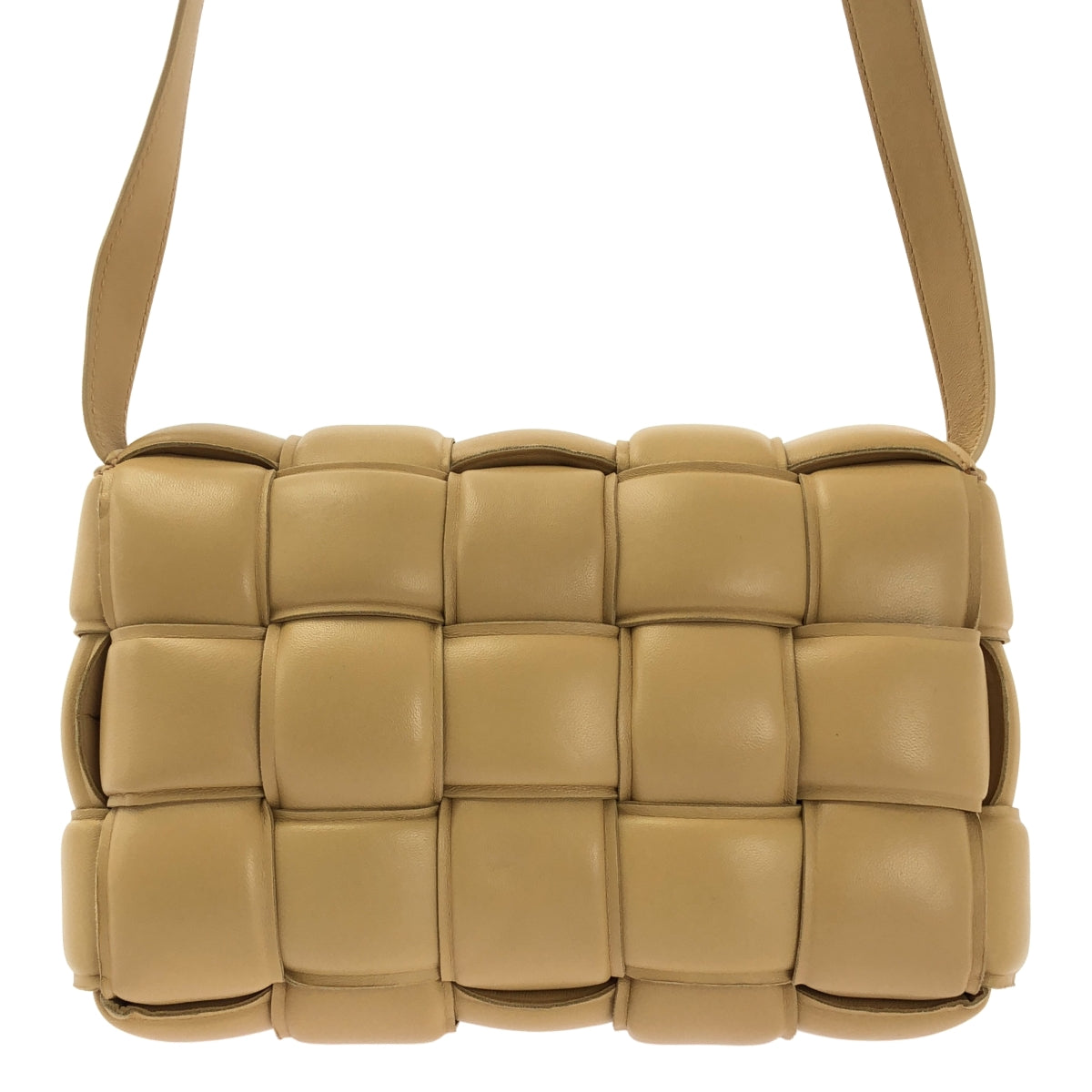 BOTTEGA VENETA / ボッテガヴェネタ | マキシイントレチャート パデットカセット レザー ショルダーバッグ | ベージュ | レディース