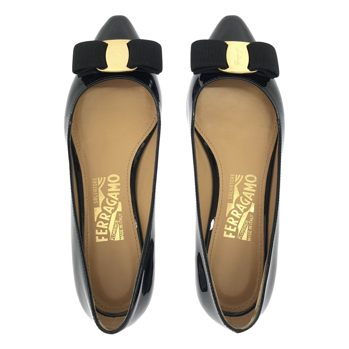 Salvatore Ferragamo / サルヴァトーレフェラガモ | パテントレザー ロゴ フラットパンプス シューズ | 5 | ブラック | レディース