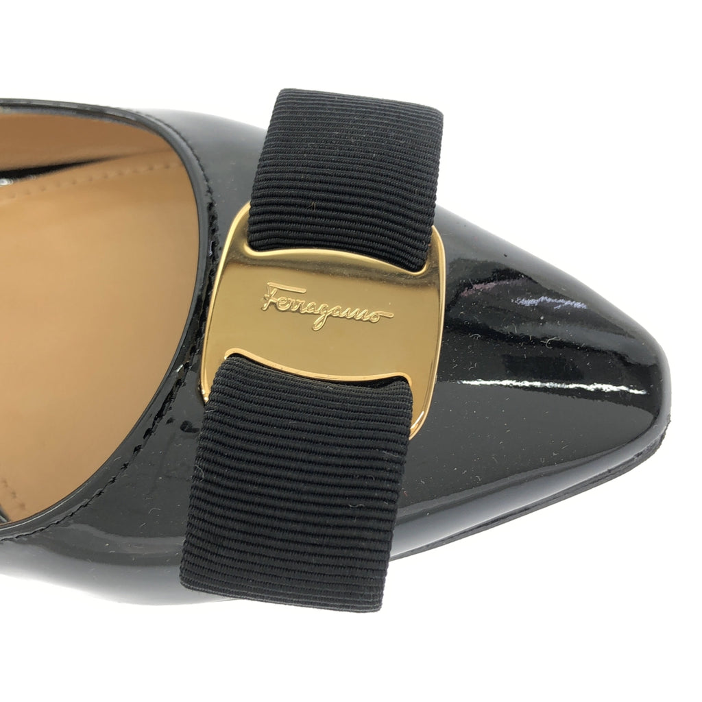 Salvatore Ferragamo / サルヴァトーレフェラガモ | パテントレザー ロゴ フラットパンプス シューズ | 5 | ブラック | レディース