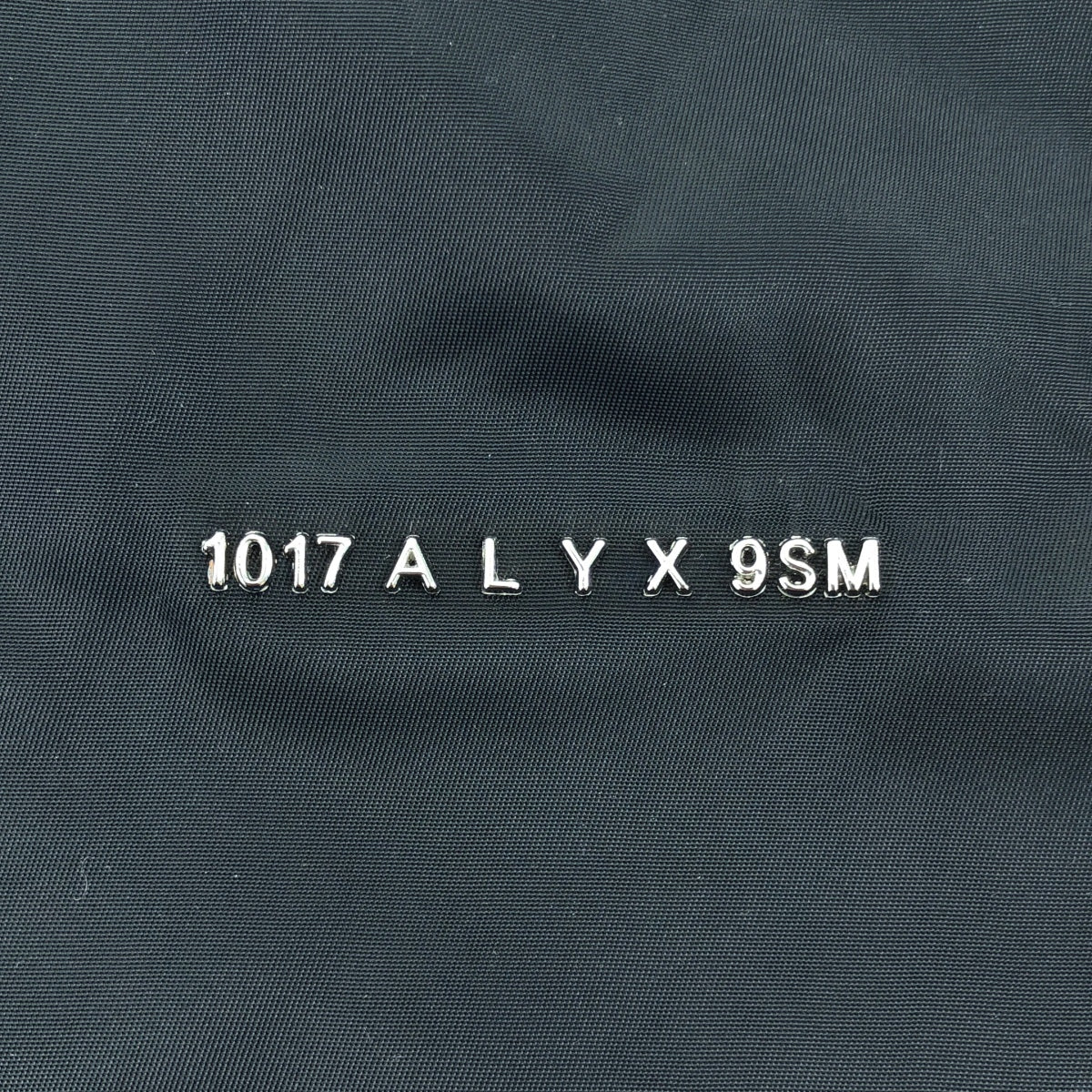 1017 ALYX 9SM / ALYX |金屬標誌尼龍襯衫 | S |黑色/銀色|男士
