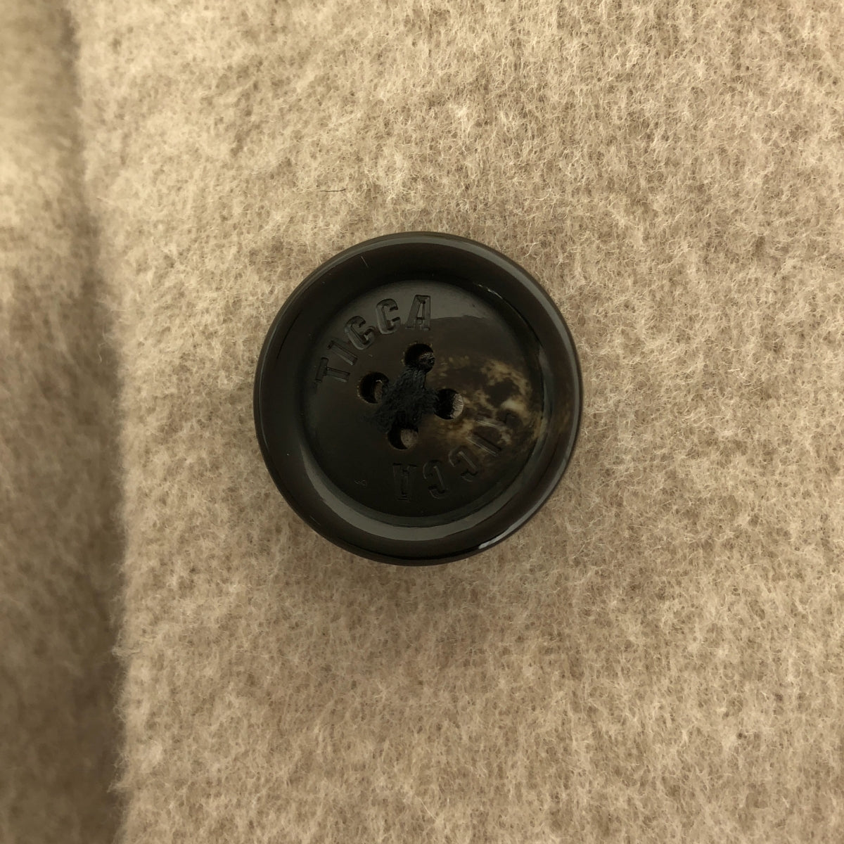 【成色極佳】TICCA | 羊毛超大款半身大衣，飾有品牌標誌紐帶 / 全襯裡 | F碼 | 灰褐色 | 女款