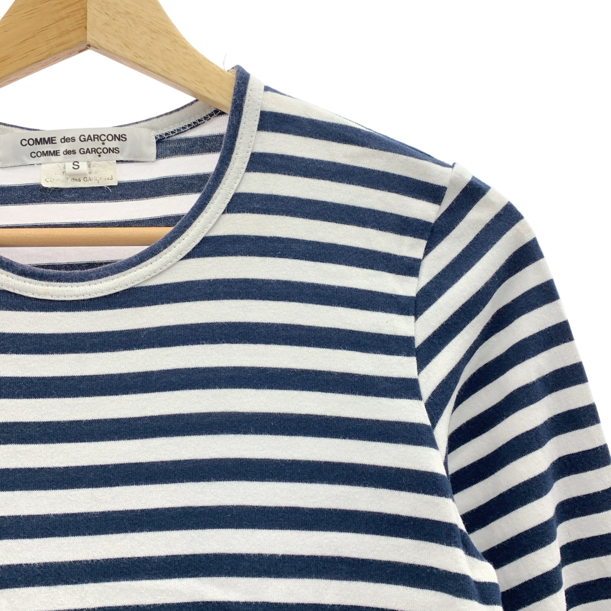 COMME des GARCONS | 2018 春夏系列 | 棉質條紋荷葉邊上衣 | S 碼 | 白色/海軍藍 | 女款