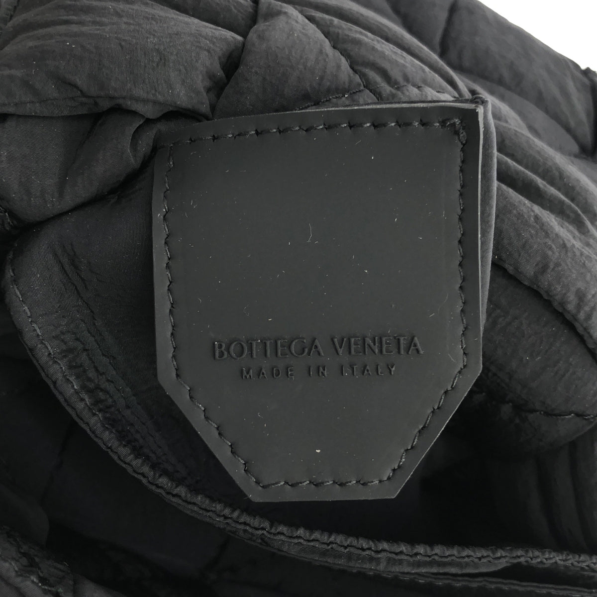 【미품】 BOTTEGA VENETA / 보테가 베네타 | PADDED TECH CASSETTE / 패딩 테크 카세트 맥시 인트레 차트 바디 웨스트 백 / 유니섹스 | 블랙 | 남성