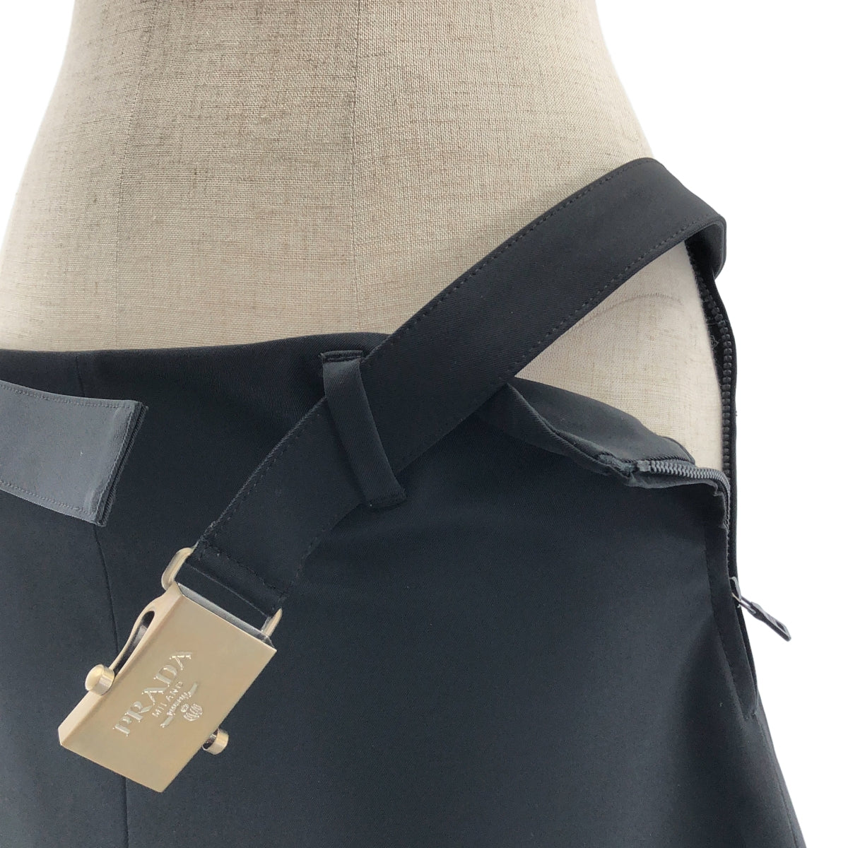 PRADA / 프라다 | 로고 버클 벨트 사이드 지퍼 스커트 | 38 | 여성