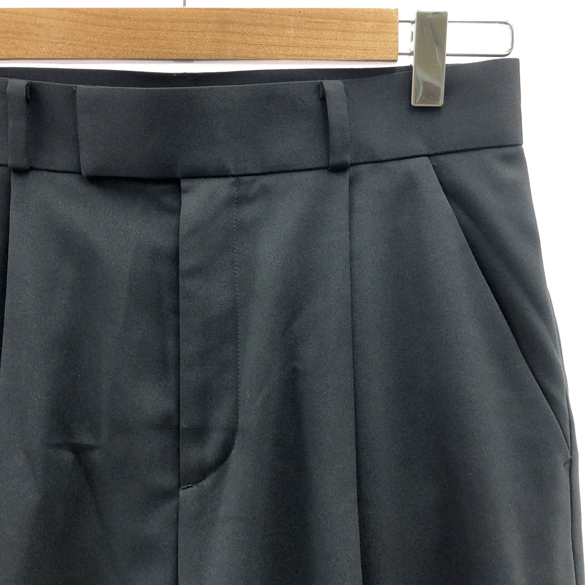 [狀況極佳] NOBLE | 2025SS | 聚酯斜紋彈性休閒褲 | 尺寸 40 | 黑色 | 女款