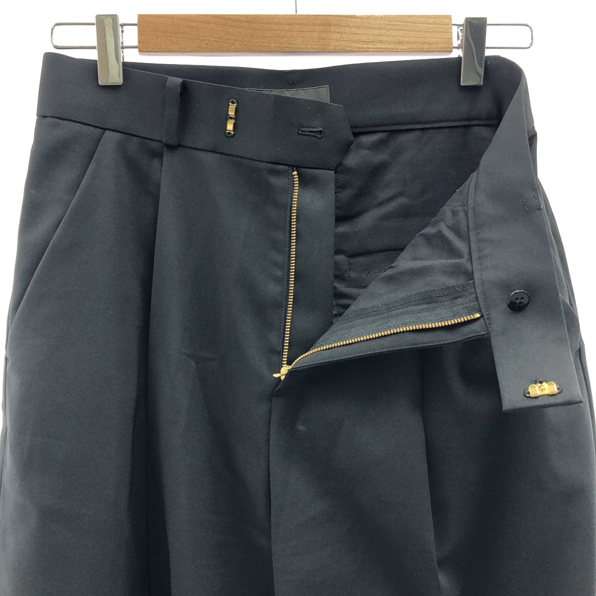 [狀況極佳] NOBLE | 2025SS | 聚酯斜紋彈性休閒褲 | 尺寸 40 | 黑色 | 女款