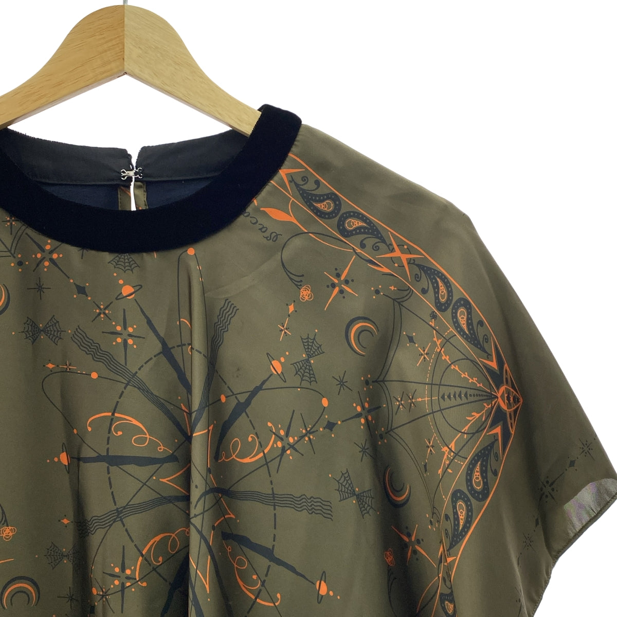 sacai | Dr. Woo Bandana Docking T卹 | 尺寸 1 | 卡其色/海軍藍 | 女款