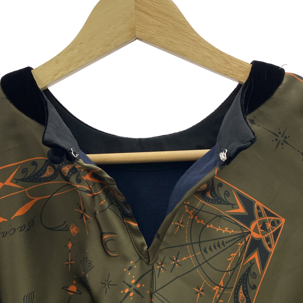 sacai | Dr. Woo Bandana Docking T卹 | 尺寸 1 | 卡其色/海軍藍 | 女款