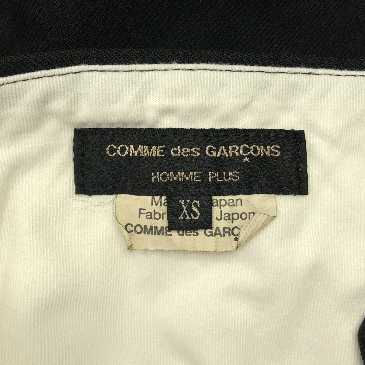 COMME des GARCONS HOMME PLUS / 콤데 갤슨 옴플루스 | 2021SS | 축융 비대칭 하프 팬츠 | XS |