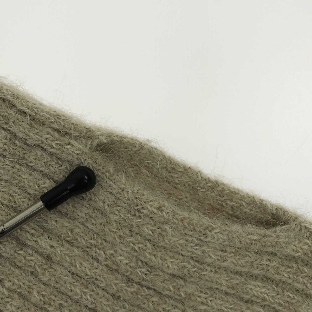 MM6 Maison Margiela / エムエムシックスメゾンマルジェラ | Vネック エルボーパッチ ドロップショルダー ロング ニット | XS | ベージュ | レディース