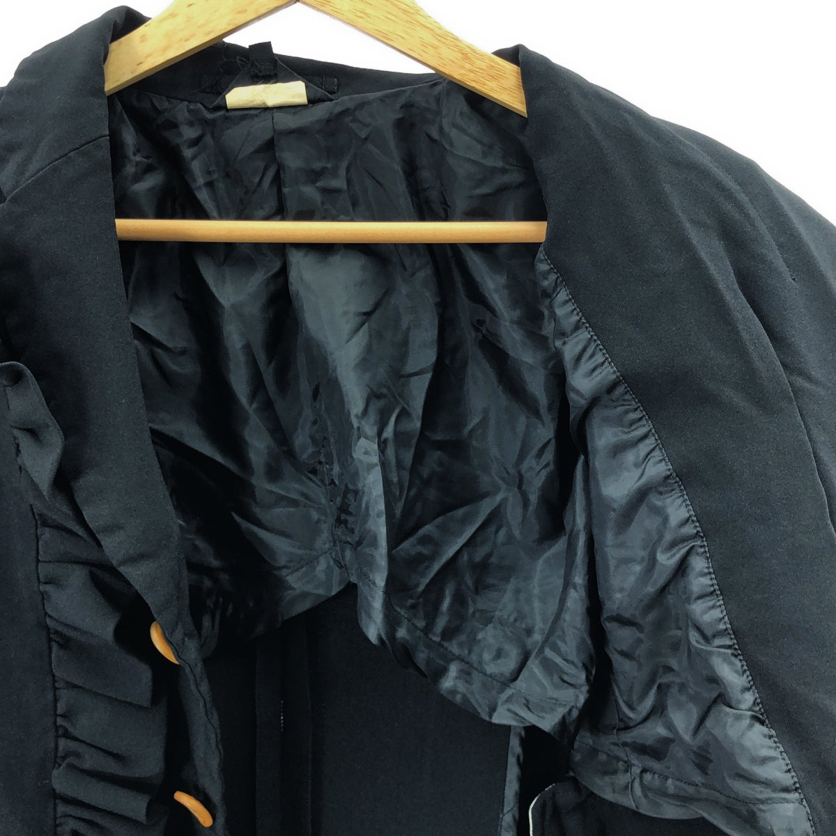 [狀況極佳] COMME des GARÇONS | 2017 春夏 | 荷葉邊設計聚酯修身外套 | XS | 黑色 | 女款