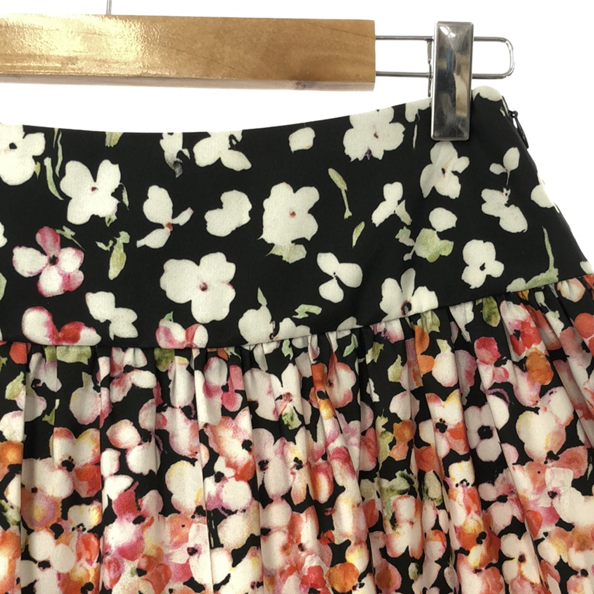 RED VALENTINO | Flower pattern stitch gathered skirt | Size 40 | Women's