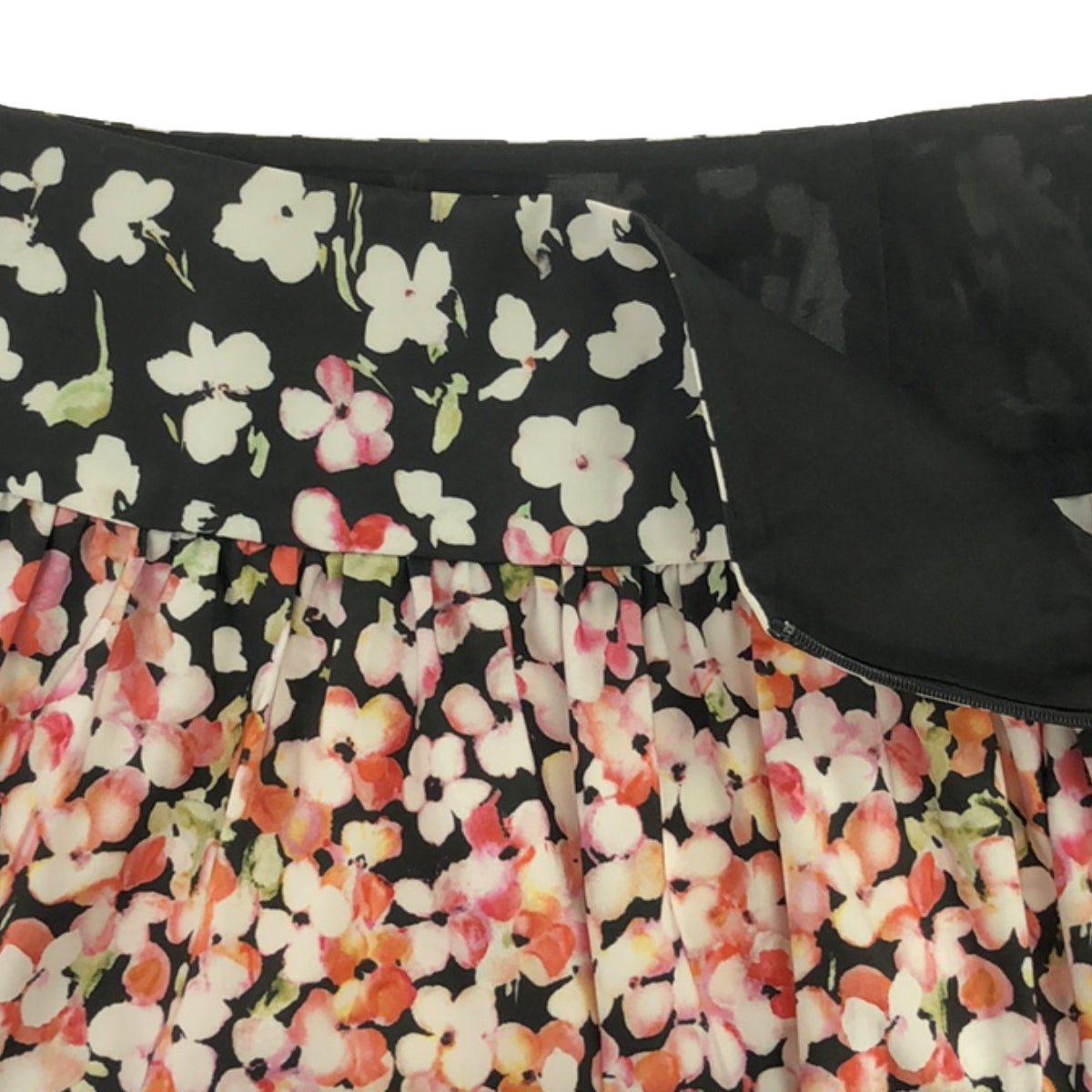 RED VALENTINO | Flower pattern stitch gathered skirt | Size 40 | Women's