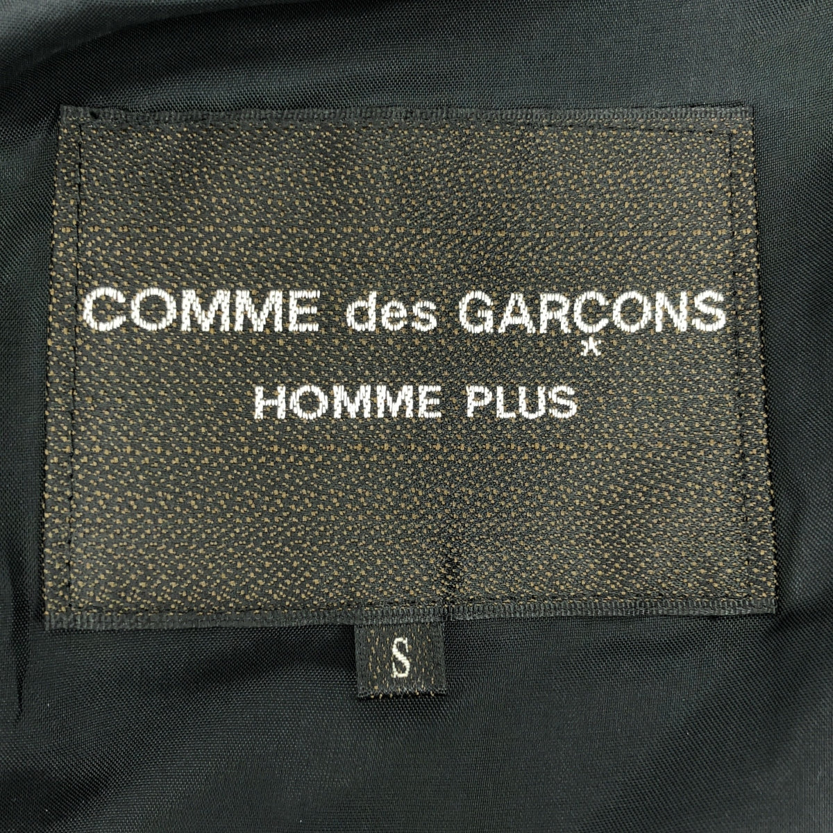 [近新] COMME des GARÇONS HOMME PLUS | 2020 秋冬 | 毛氈羊毛多層粗呢大衣 | S尺寸 | 黑色 | 男款