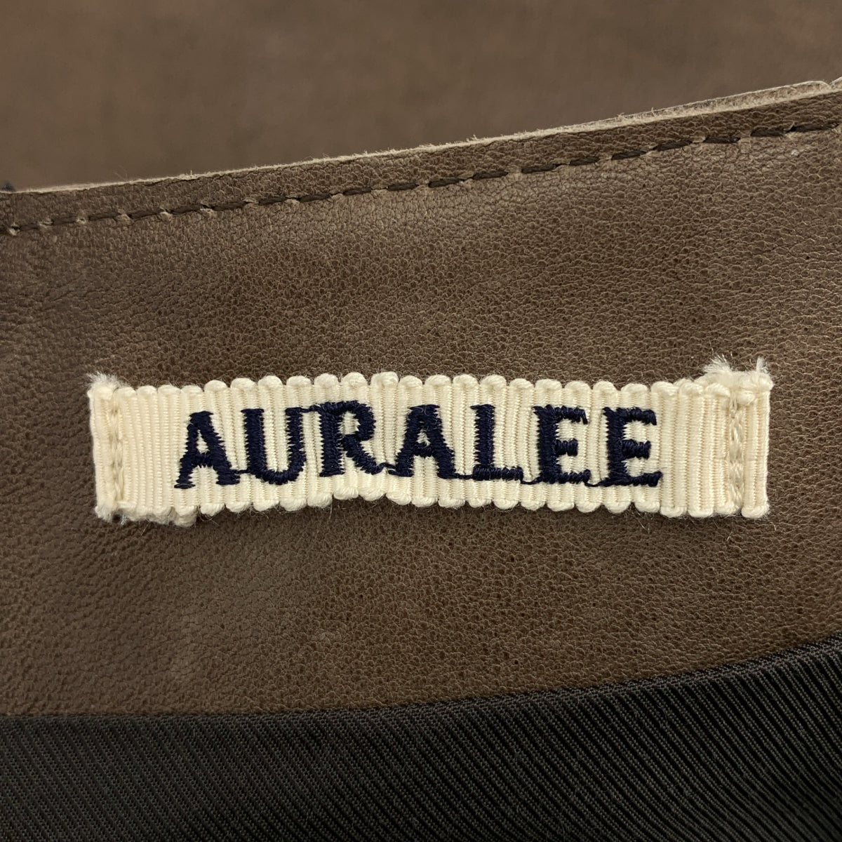 AURALEE | 2024 秋冬系列 | 重磅羊皮迷你裙 | 0 碼 | 棕色 | 女款