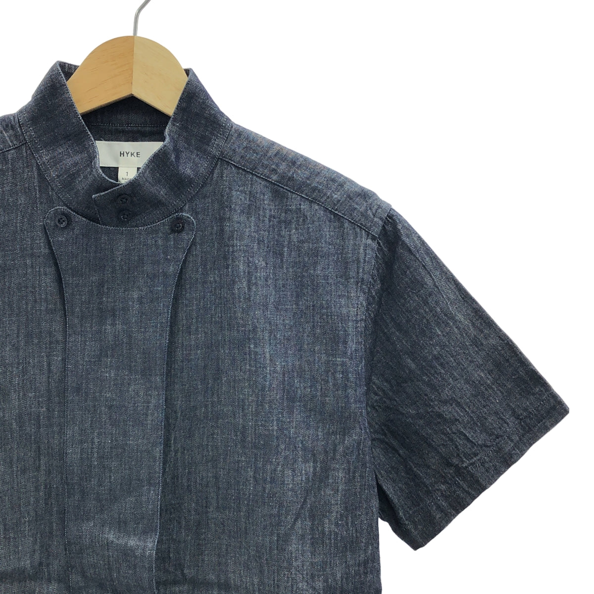 HYKE / 하이크 | 패널 장식 스탠드 컬러 S / S 샴브레이 셔츠 | 1 | 인디고 | 여성